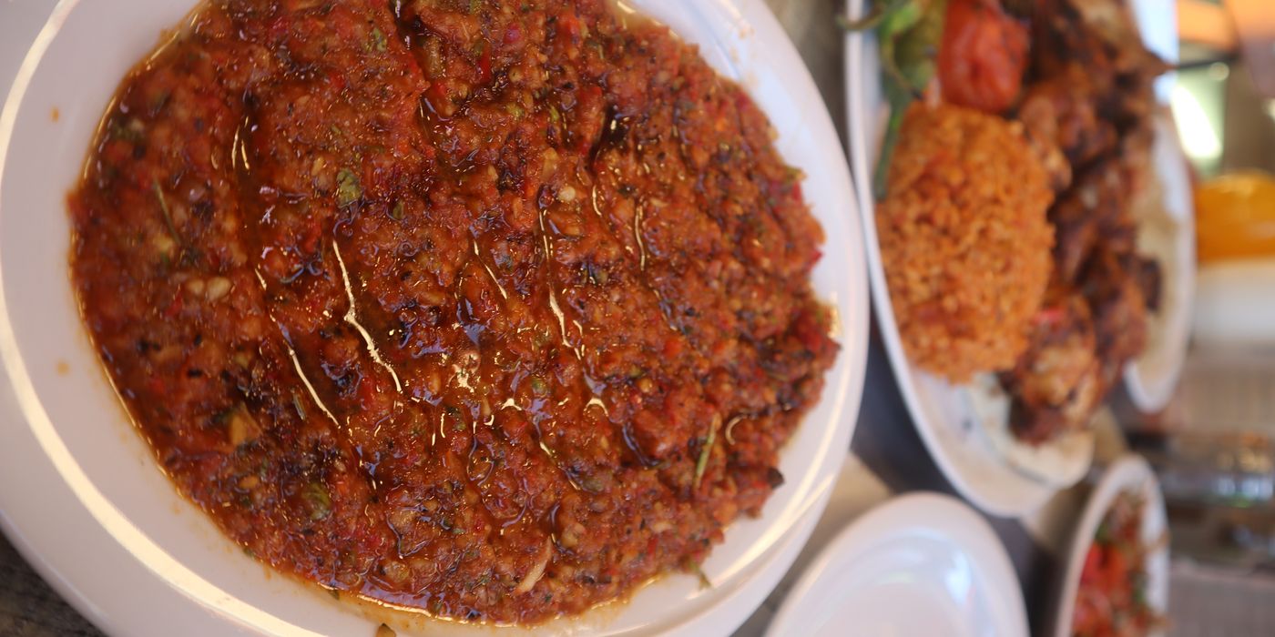 Ocakbaşı Sofrası: Ezme, Haydari ve Közlerin Önemi